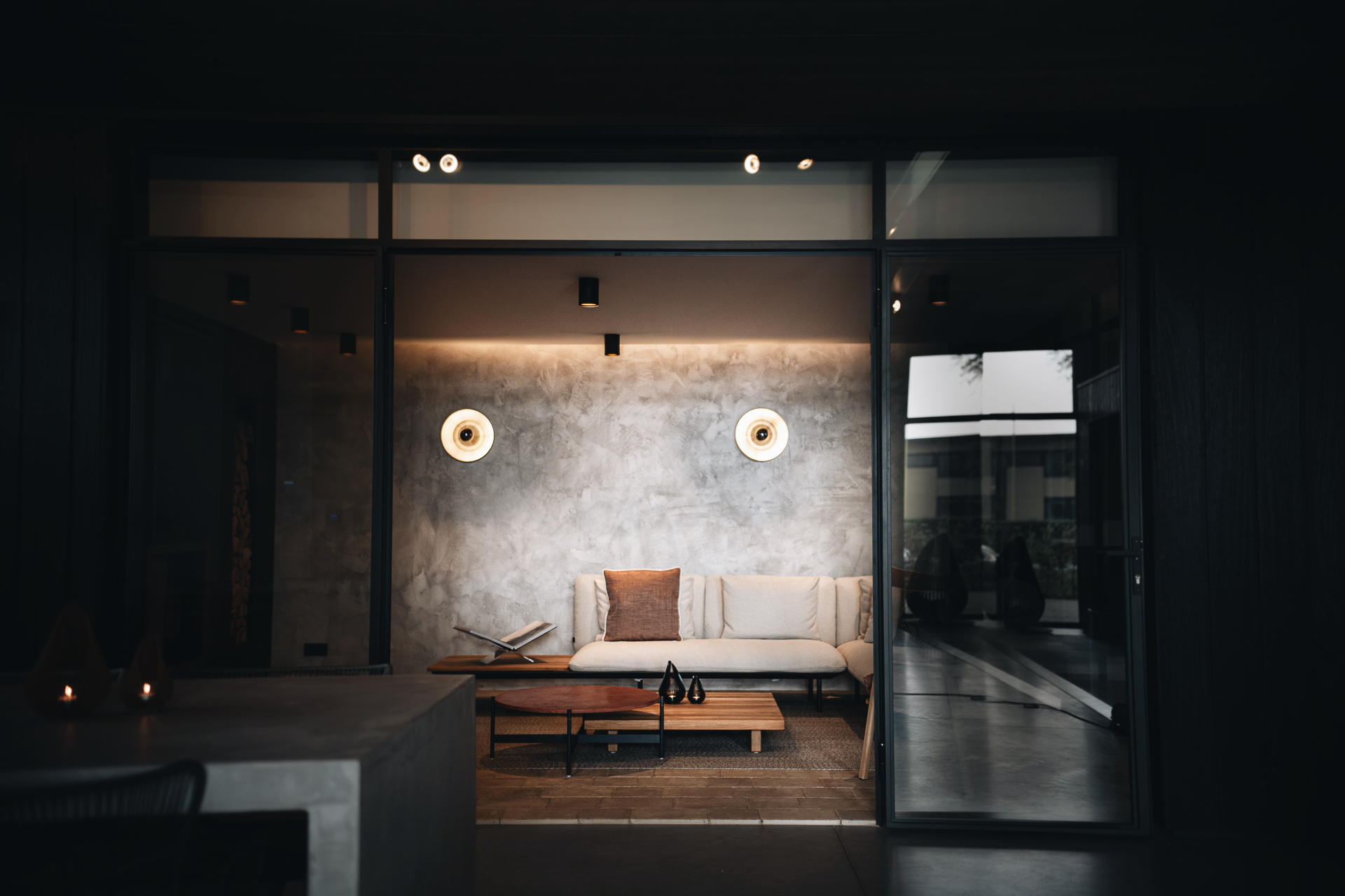 Flagship store showroom Barasso met model