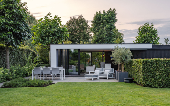 Luxe tuinhuis met lounge en garage