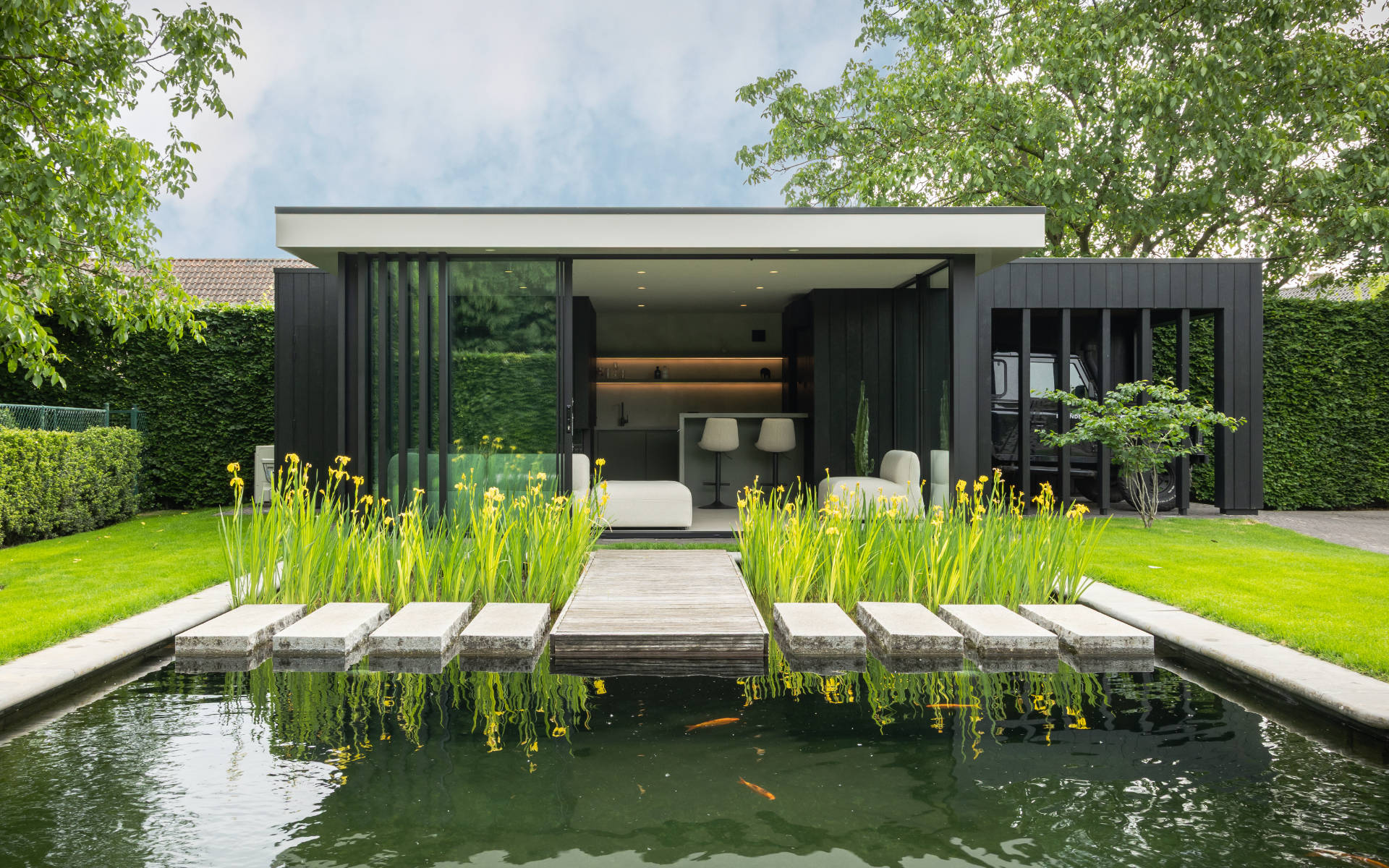 Tuinhuis lounge met garage