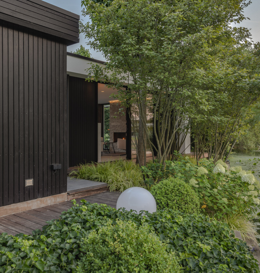 Luxe tuinhuis aan het water