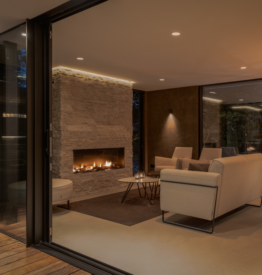 Luxe tuinhuis met ruime lounge en haard